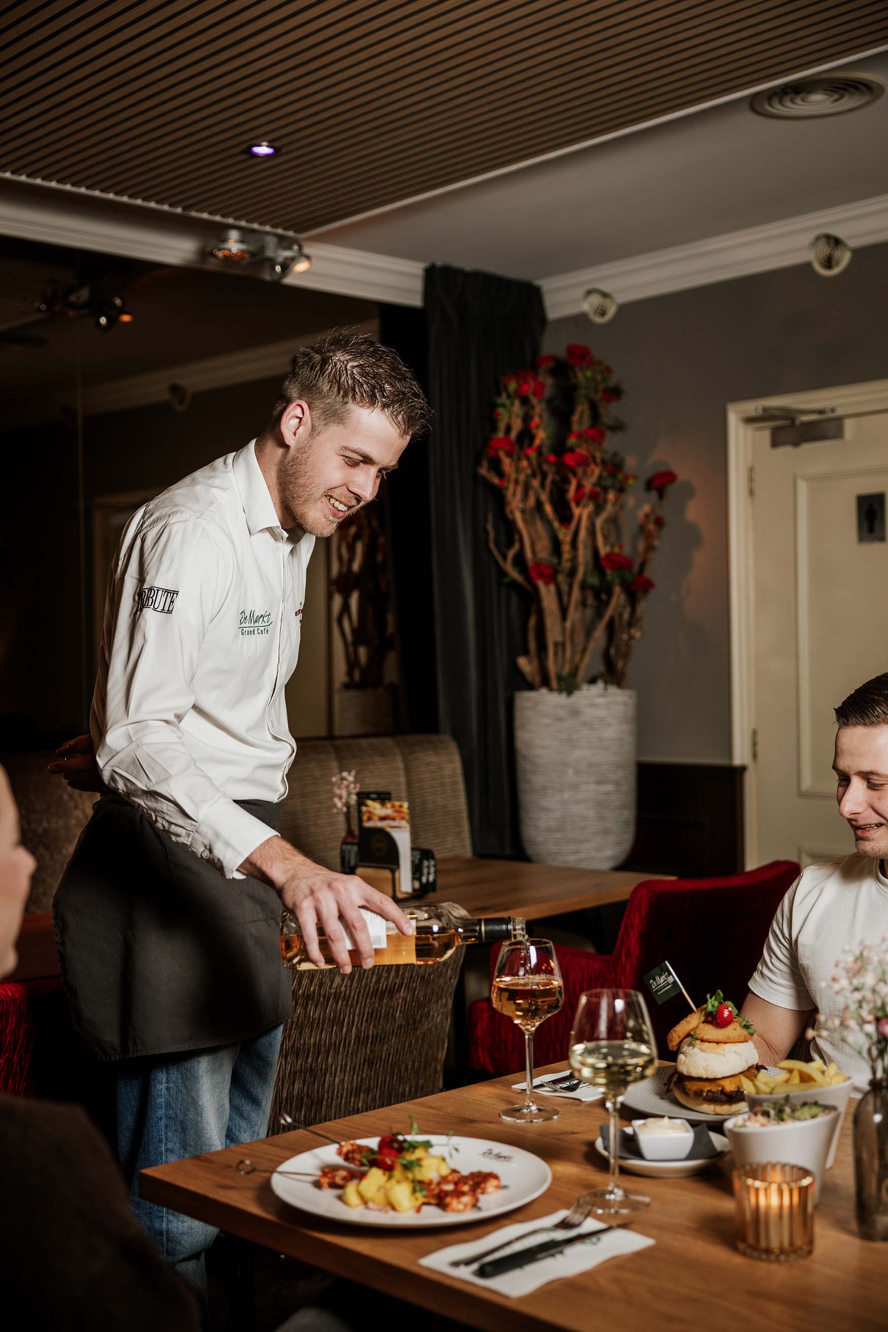 Werken bij Grand Café De Markt in de bediening 